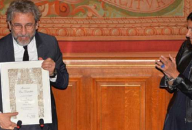 Paris: Flüchtiger Ex-Chefredakteur Can Dündar zum Ehrenbürger ernannt